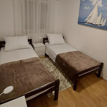 B&d Apartment Split