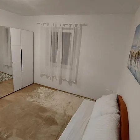 B&d Apartment Split